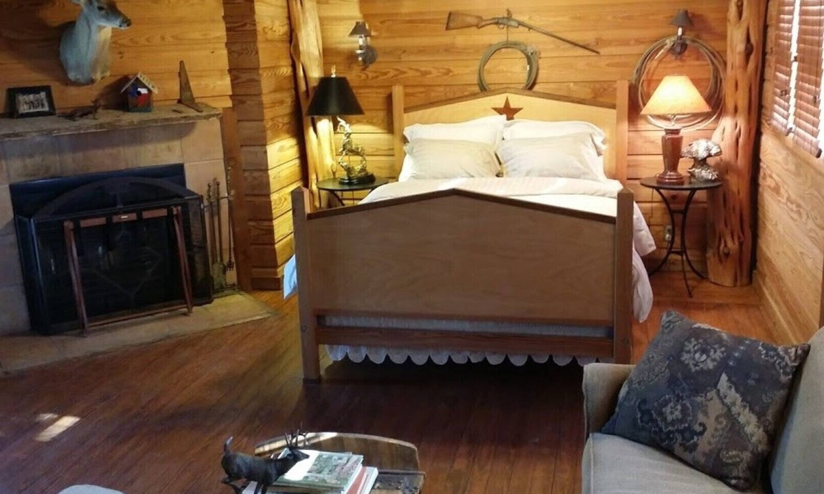 Water Valley House | Couples Get-A-Way ~ Relax, Read A Book, Or Just Sit And Watch The Wildlife.
