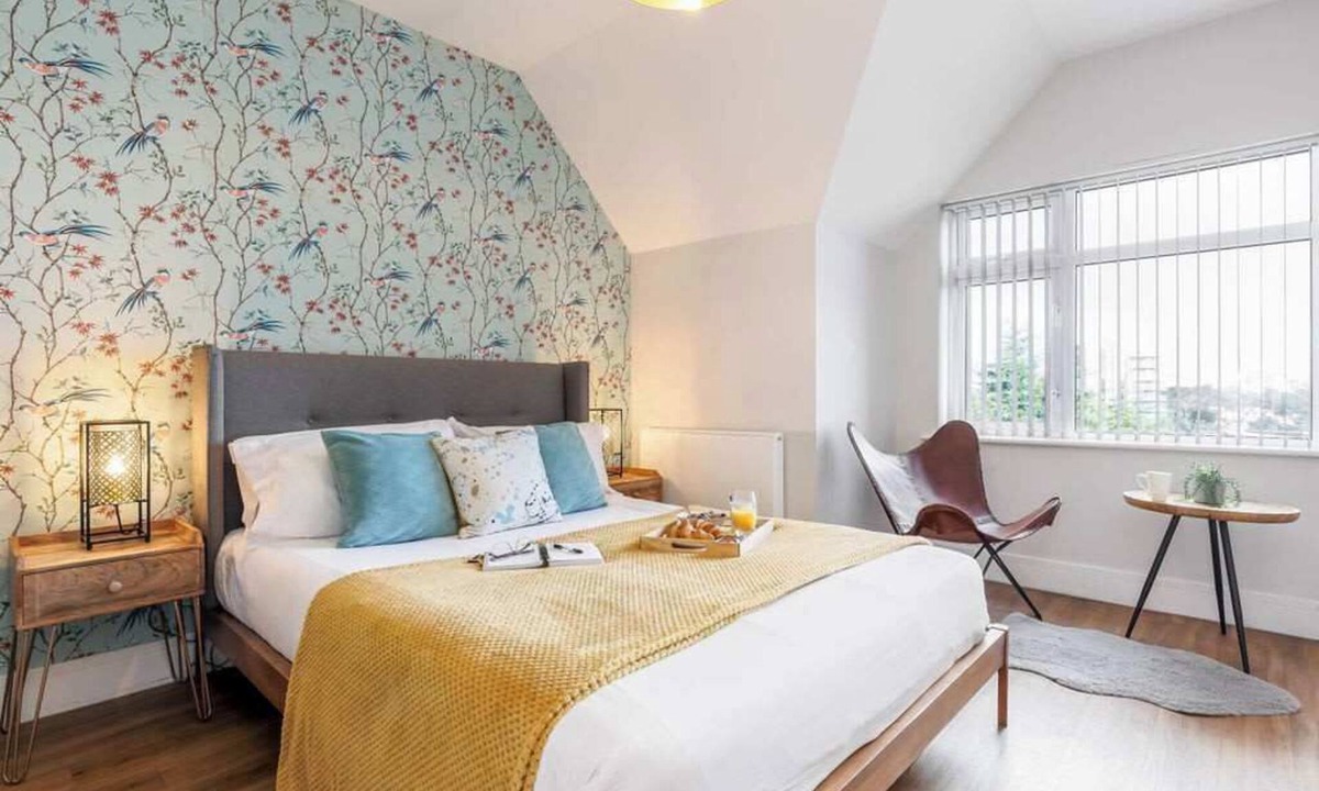 Bournemouth City Centre Apartment | Couples Getaway, Central to Beach & Town. Parking.