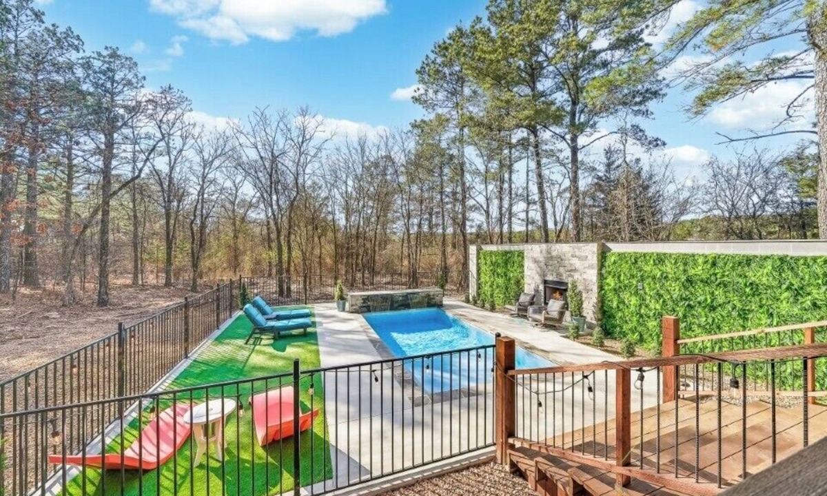 Broken Bow Cabin | Couples Only | Private Pool + Sauna + Hot Tub