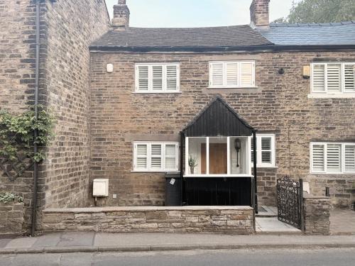 Skelmersdale House | Couples - Retreat Dog Friendly