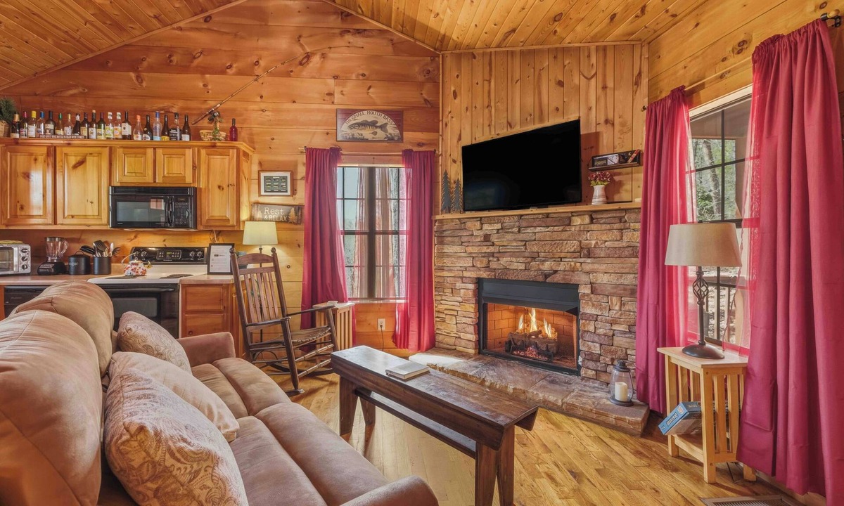 Cleveland Cabin | Couples Retreat – Romantic and Relaxing Cabin Retreat
