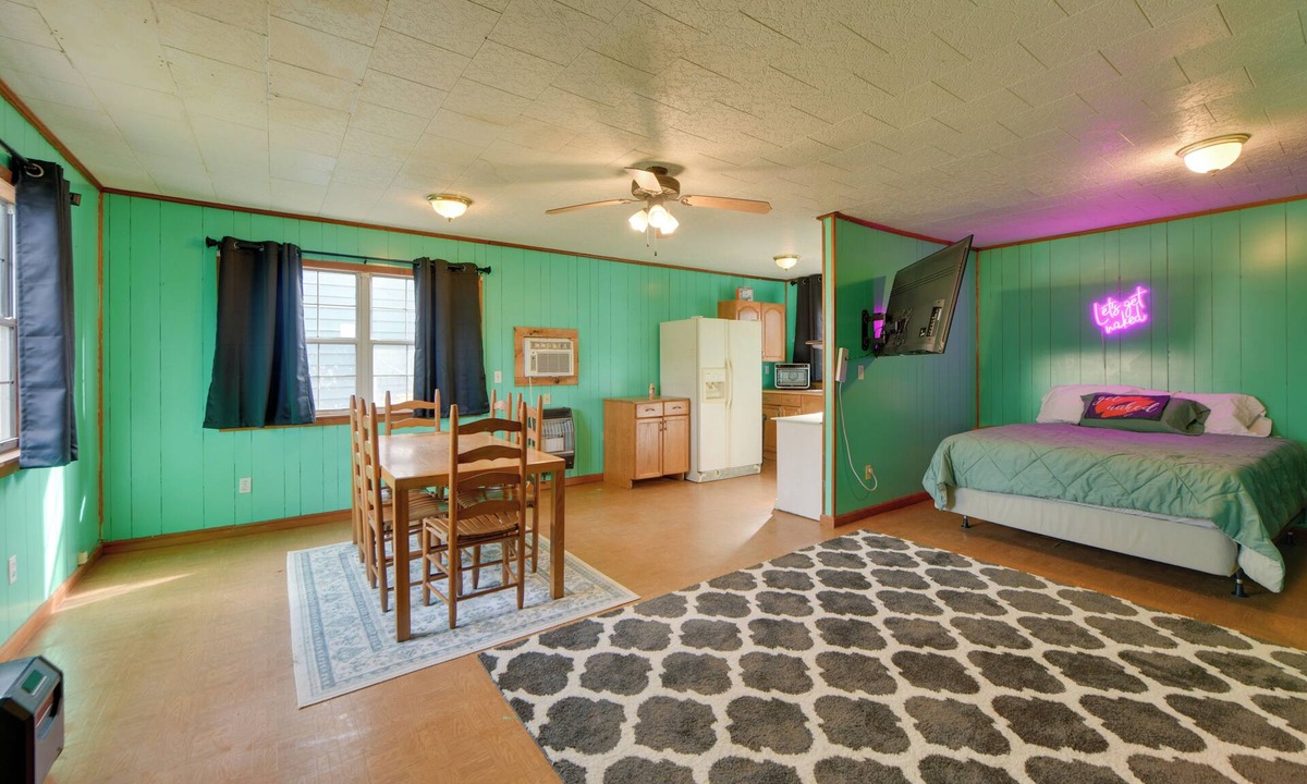 Fort Gaines Apartment | Couple’s Retreat w/ Dock Access on Lake Eufaula!