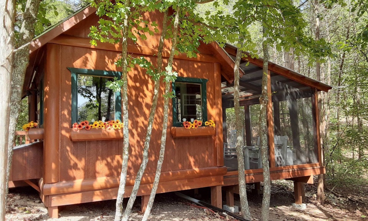 Branson Cottage | Couples Retreat with Charm and Hobby Farm/Hot Tub