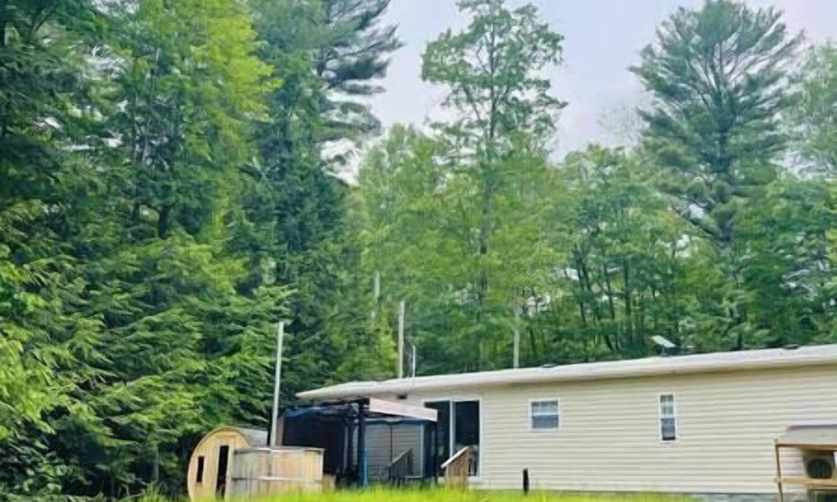 Kawartha Lakes House | Couple’s Romantic & Adventure Retreat on the water
