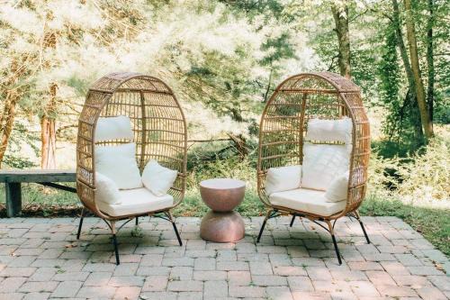 Layton House | Couples Serenity Cabin Waterfall Lake