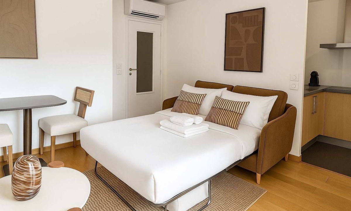 Cœur de Ville Apartment | Courbevoie Studio terrasse situe pres de Paris