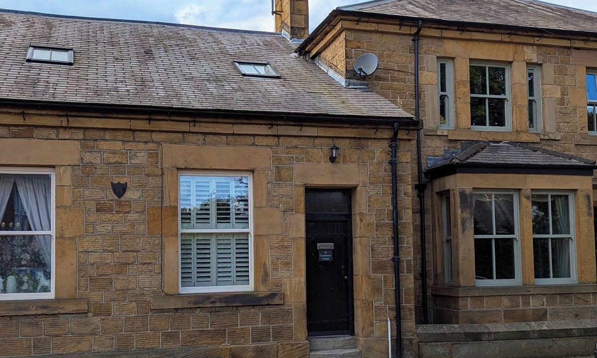 Mosborough Cottage | COURTHOUSE COTTAGE, pet friendly in Eckington, Derbyshire