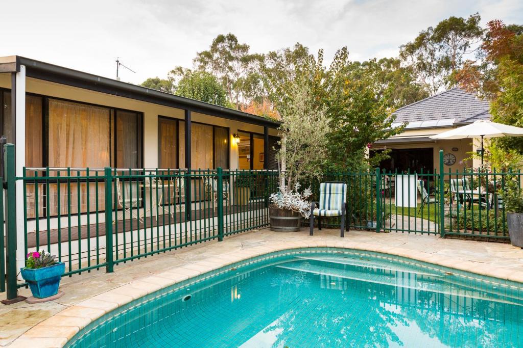 Euroa Bed & Breakfast | Courtsidecottage Bed and Breakfast