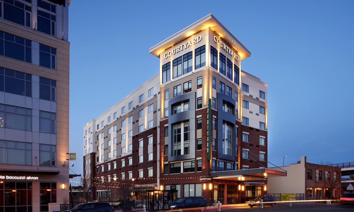 Elizabeth Park Valley Hotel | Courtyard Akron Downtown