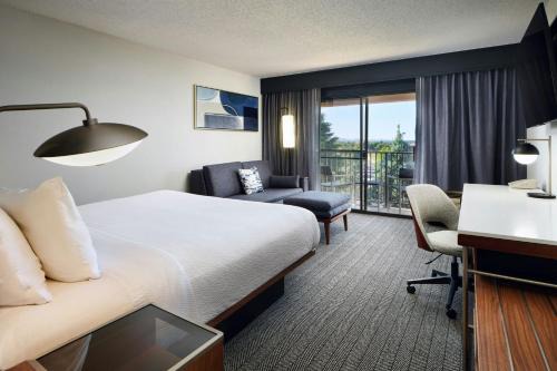 Longmont Hotel | Courtyard Boulder Longmont