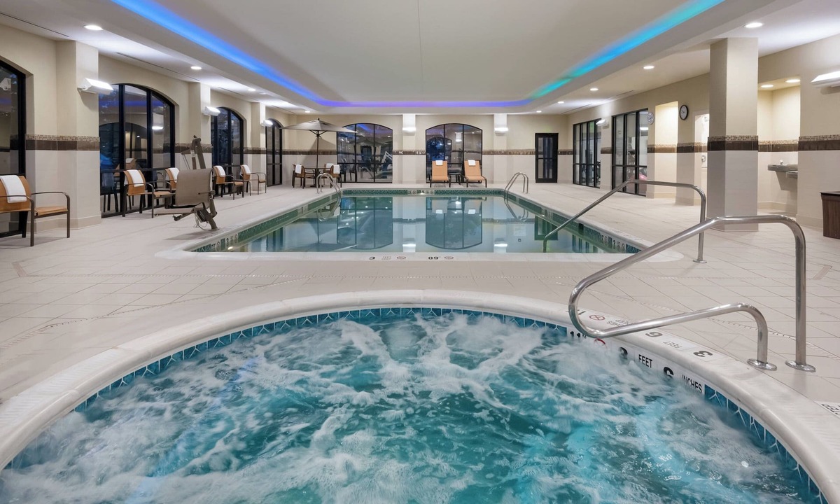 Cheektowaga Hotel | Courtyard Buffalo Airport