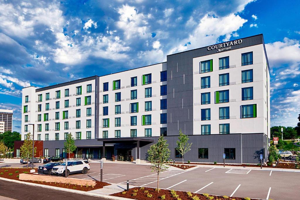 St. Louis Park Hotel | Courtyard by Marriott Minneapolis West