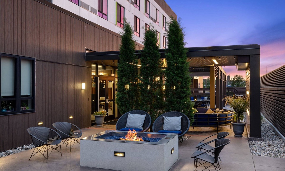 Council Bluffs Hotel | Courtyard by Marriott Omaha East/Council Bluffs, IA