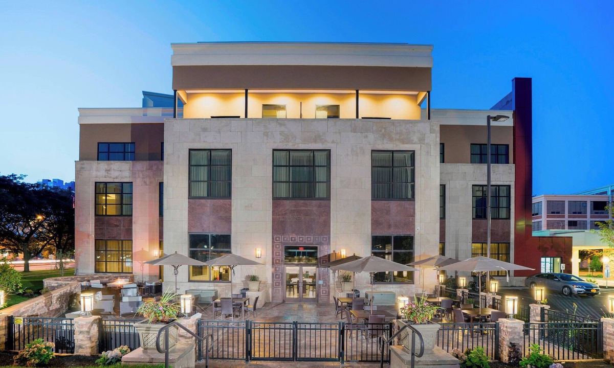 Downtown Niagara Falls Hotel | Courtyard by Marriott Niagara Falls USA