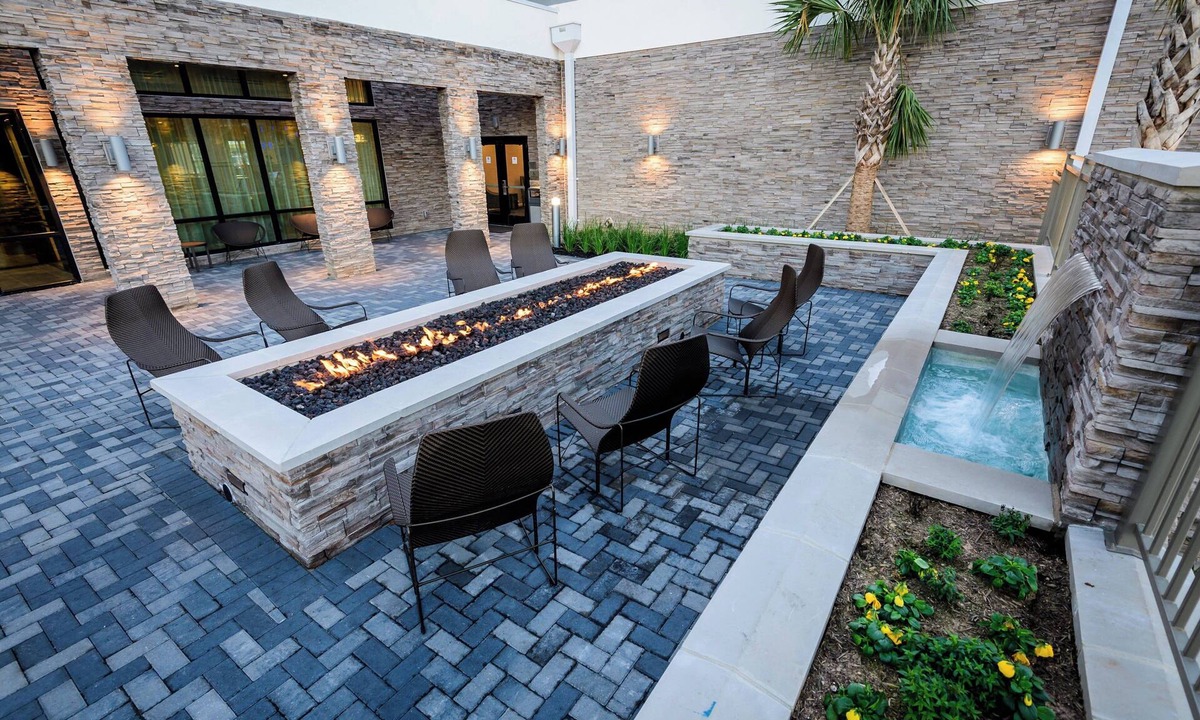 Lake Jackson Hotel | Courtyard by Marriott Lake Jackson
