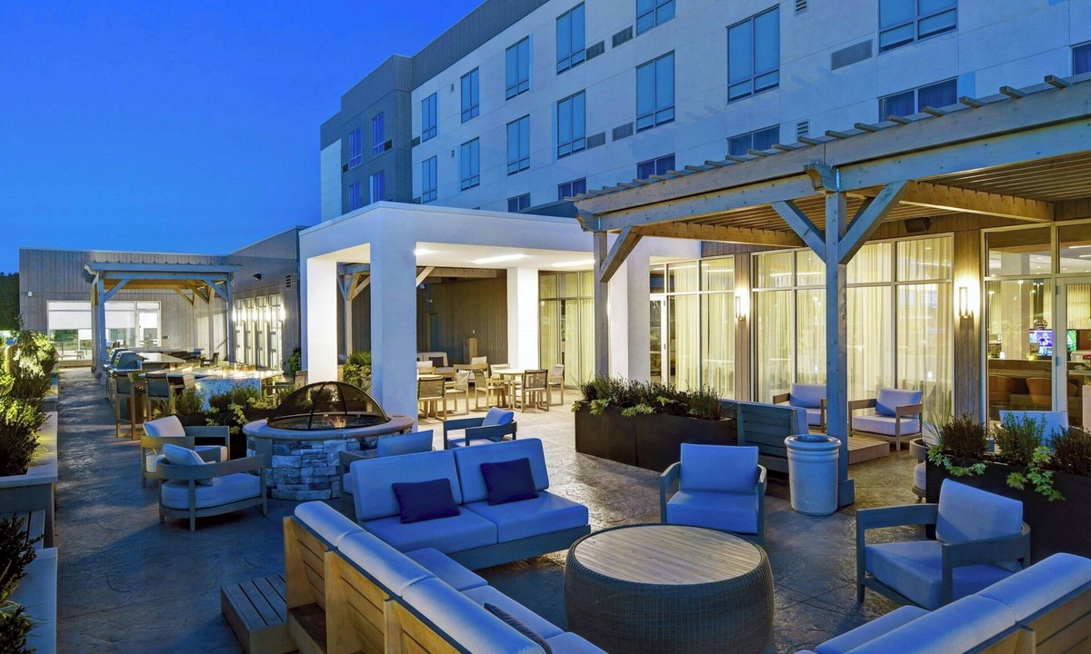 Yardville-Groveville Hotel | Courtyard by Marriott Hamilton