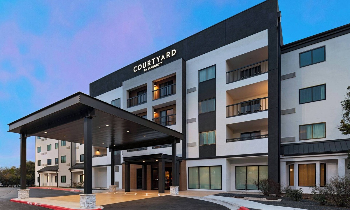 Gateway Hotel | Courtyard by Marriott Austin The Domain Area