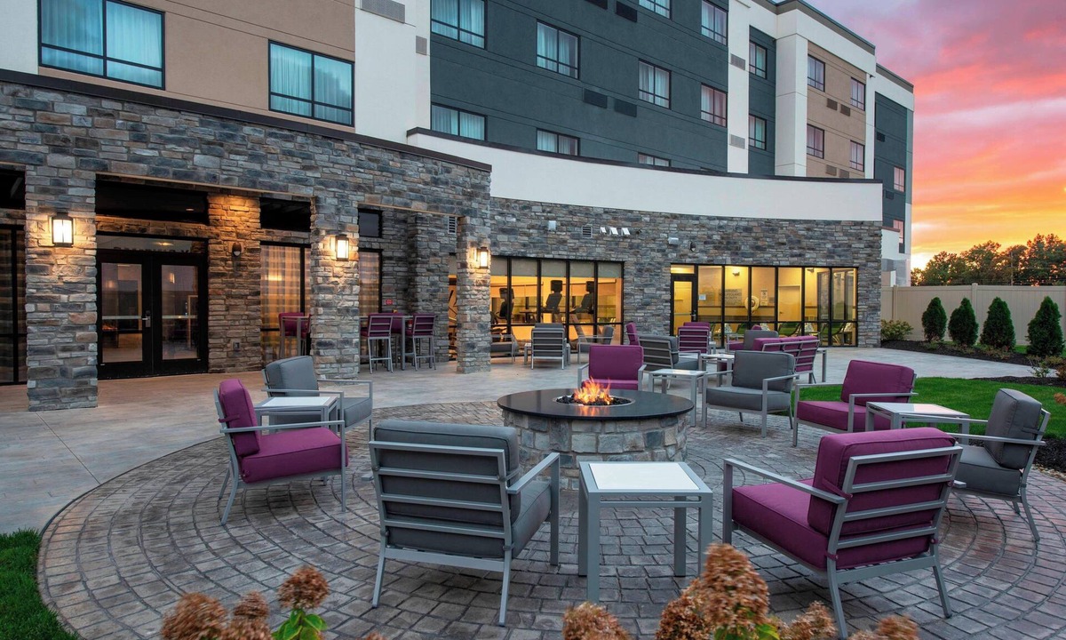 Elyria Hotel | Courtyard by Marriott Cleveland Elyria