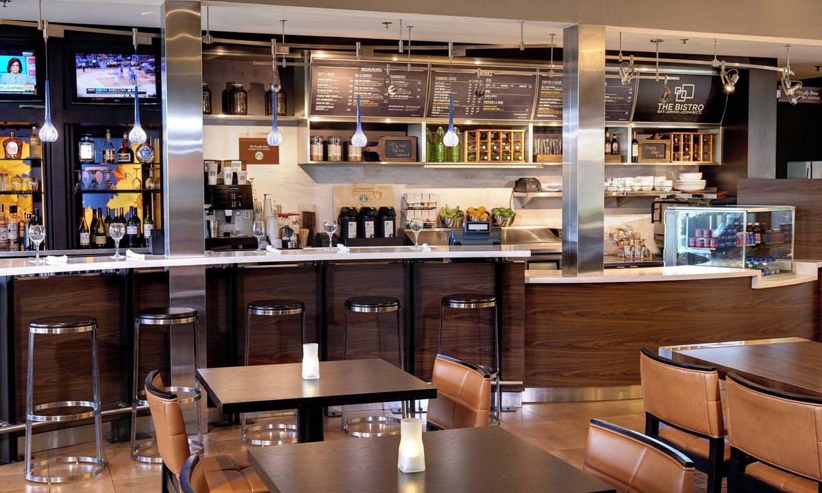 Crosswoods Hotel | Courtyard by Marriott Columbus Worthington