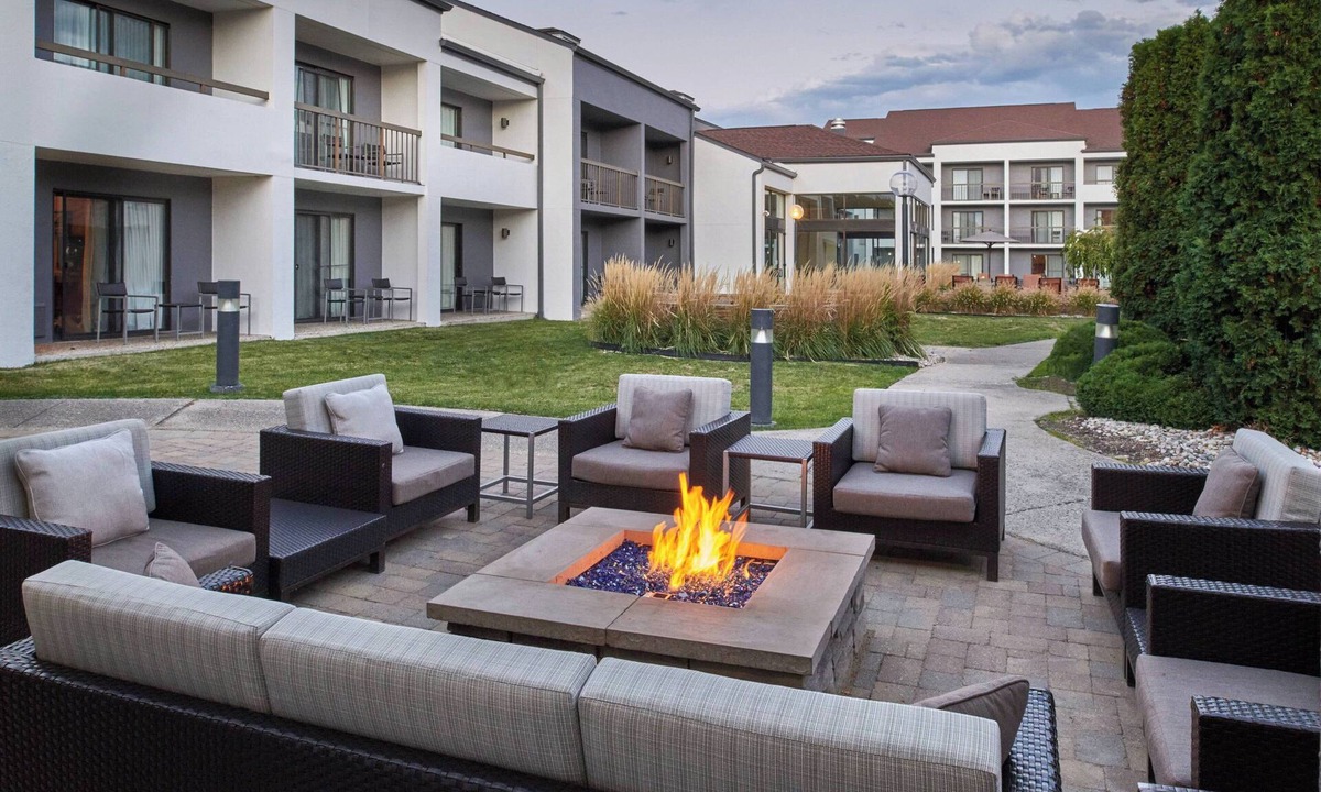 Warren Hotel | Courtyard by Marriott Detroit Warren