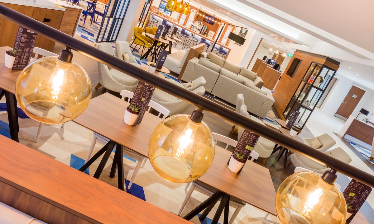 Paisley Hotel | Courtyard by Marriott Glasgow Airport