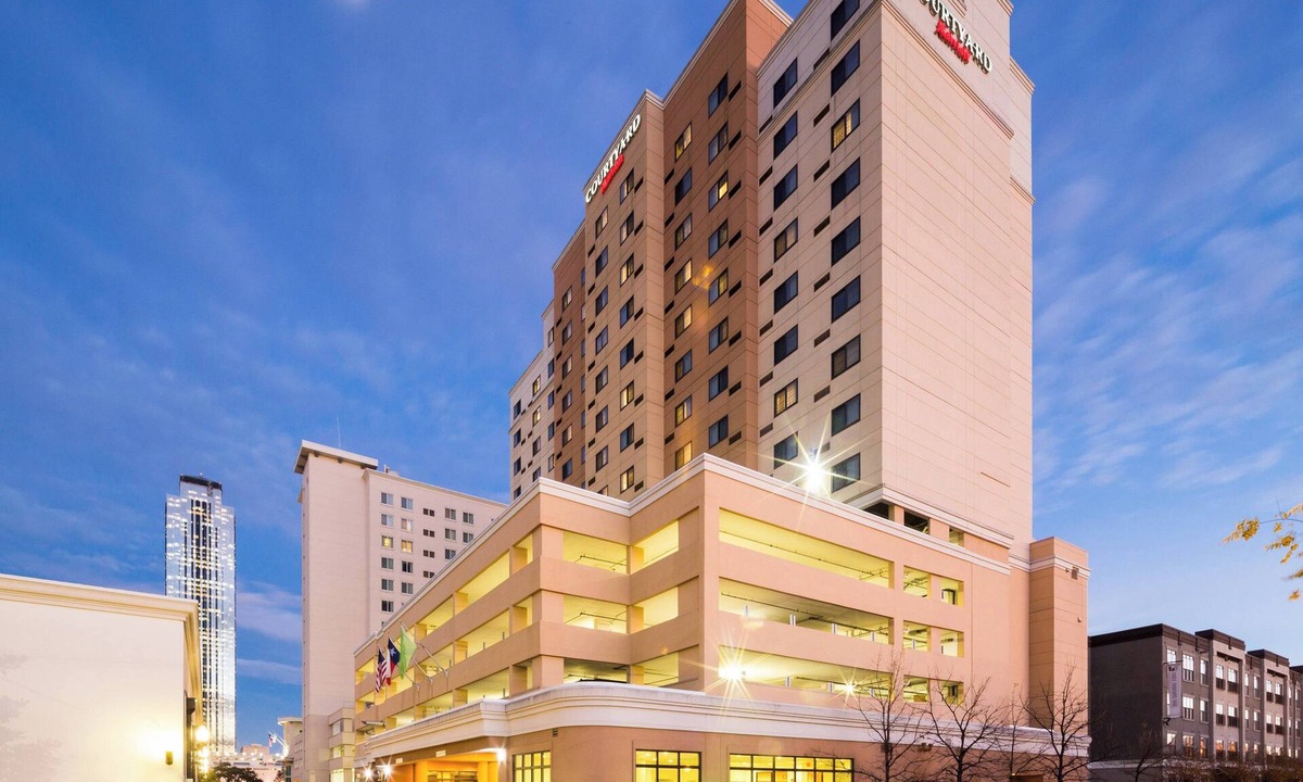 Uptown Hotel | Courtyard by Marriott Houston by the Galleria