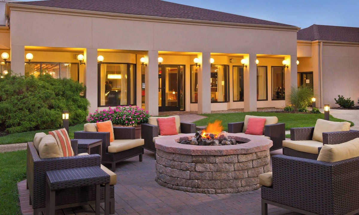 Mount Laurel Hotel | Courtyard by Marriott Mt. Laurel