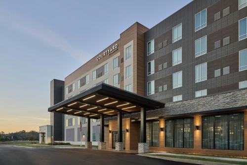 Madison Hotel | Courtyard by Marriott Madison