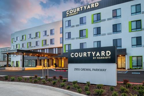 Modesto Hotel | Courtyard by Marriott Modesto North