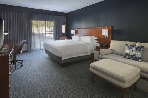 Norwalk Hotel | Courtyard by Marriott Norwalk