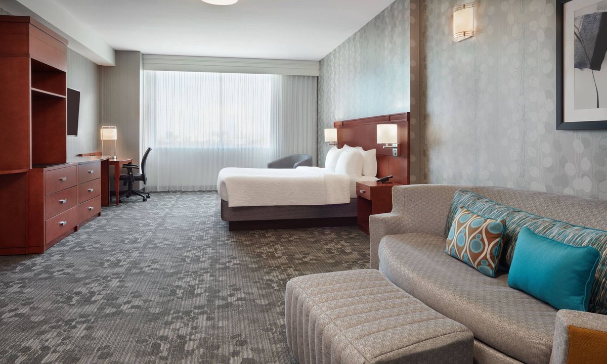 Ottawa Division Hotel | Courtyard by Marriott Ottawa East
