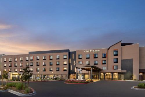 Petaluma Hotel | Courtyard by Marriott Petaluma Sonoma County