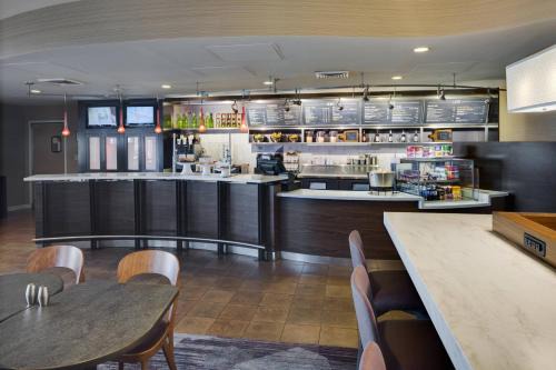 Warwick Hotel | Courtyard by Marriott Providence Warwick