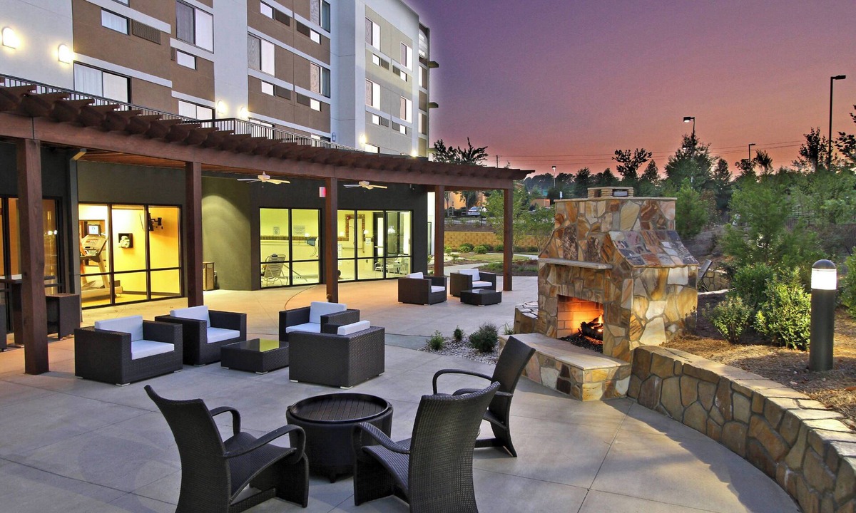 Northeast Raleigh Hotel | Courtyard by Marriott Raleigh North/Triangle Town Center