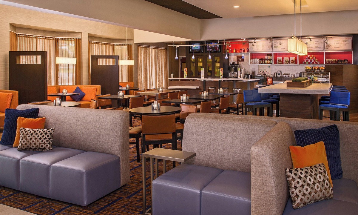 Richmond Hotel | Courtyard by Marriott Richmond West