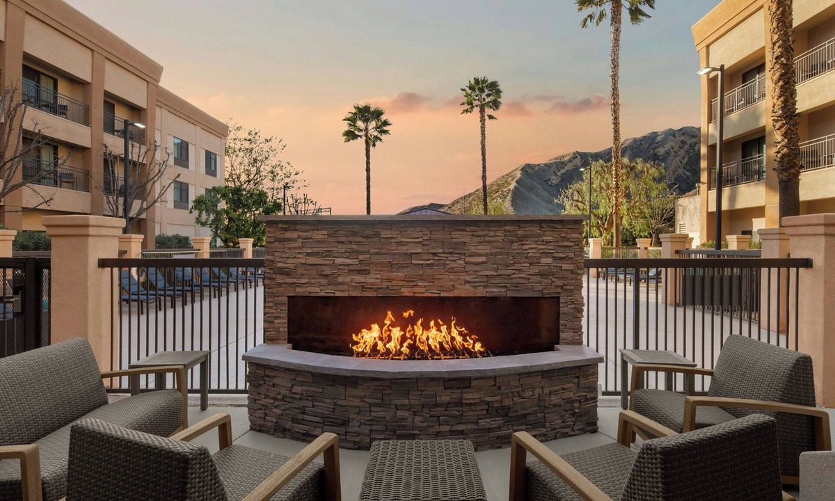 Valencia Hotel | Courtyard by Marriott Santa Clarita Valencia