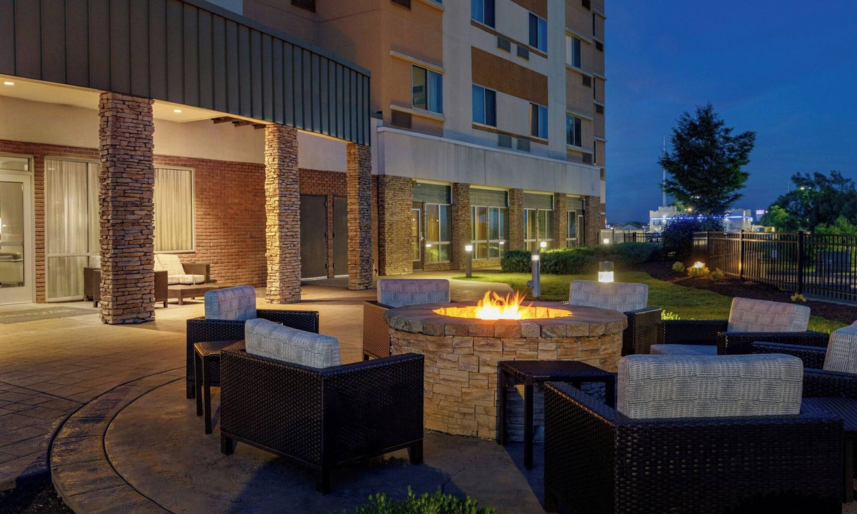 St. Peters Hotel | Courtyard by Marriott St. Louis St. Peters