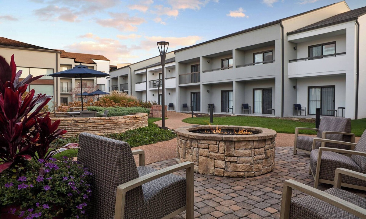 Creve Coeur Hotel | Courtyard by Marriott St Louis Creve Coeur