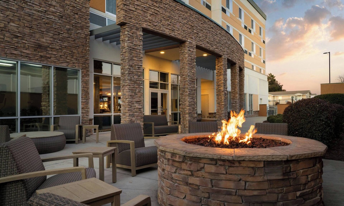 Pine Forest Hotel | Courtyard By Marriott Fayetteville Fort Bragg Spring Lake