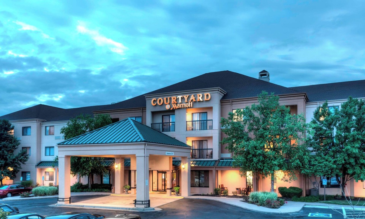 Greenwich Hotel | Courtyard by Marriott Wichita East