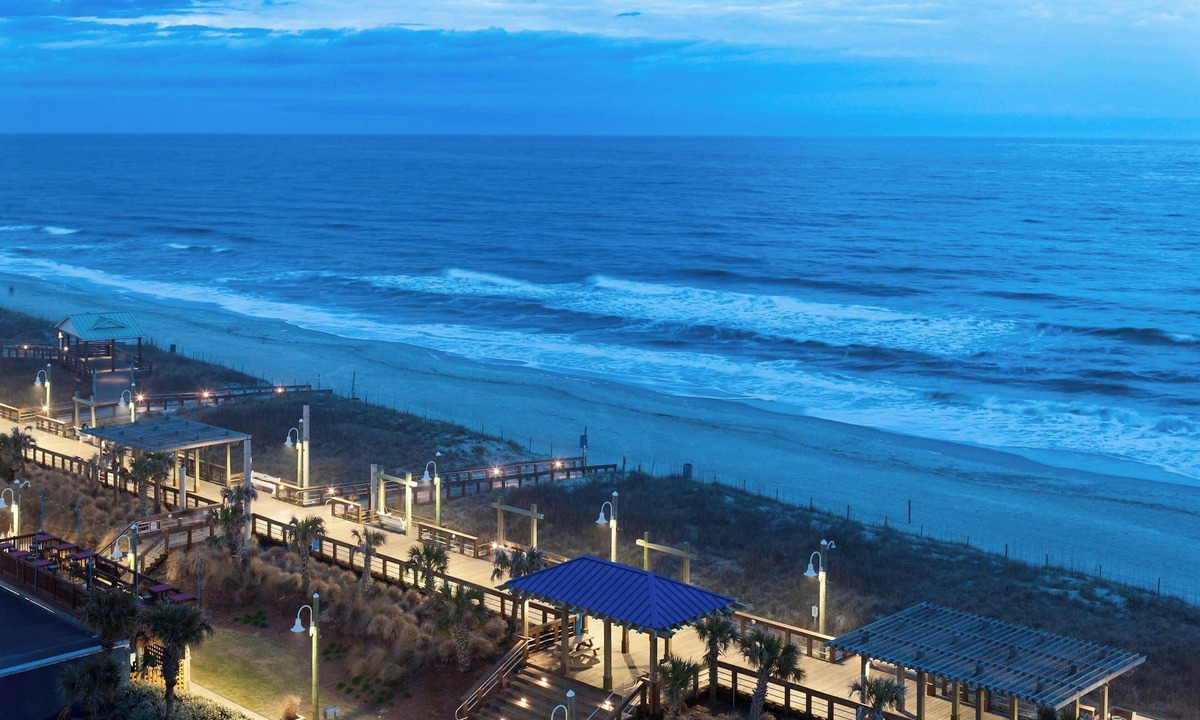Carolina Beach Hotel | Courtyard Carolina Beach Oceanfront