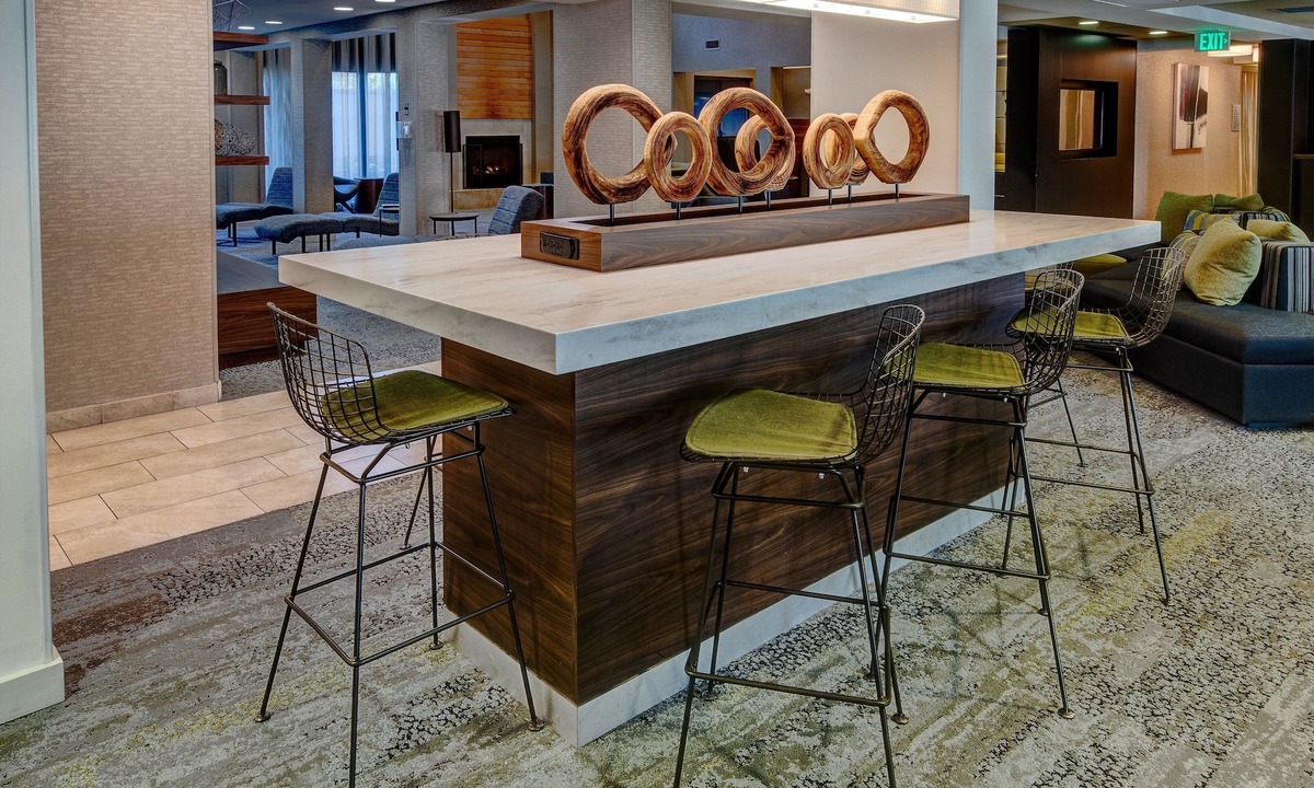 St. Charles Hotel | Courtyard Chicago St. Charles