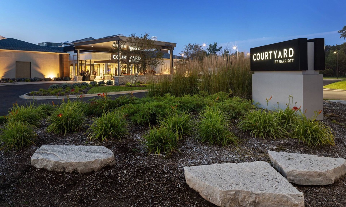 Waukegan Hotel | Courtyard Chicago Waukegan Gurnee