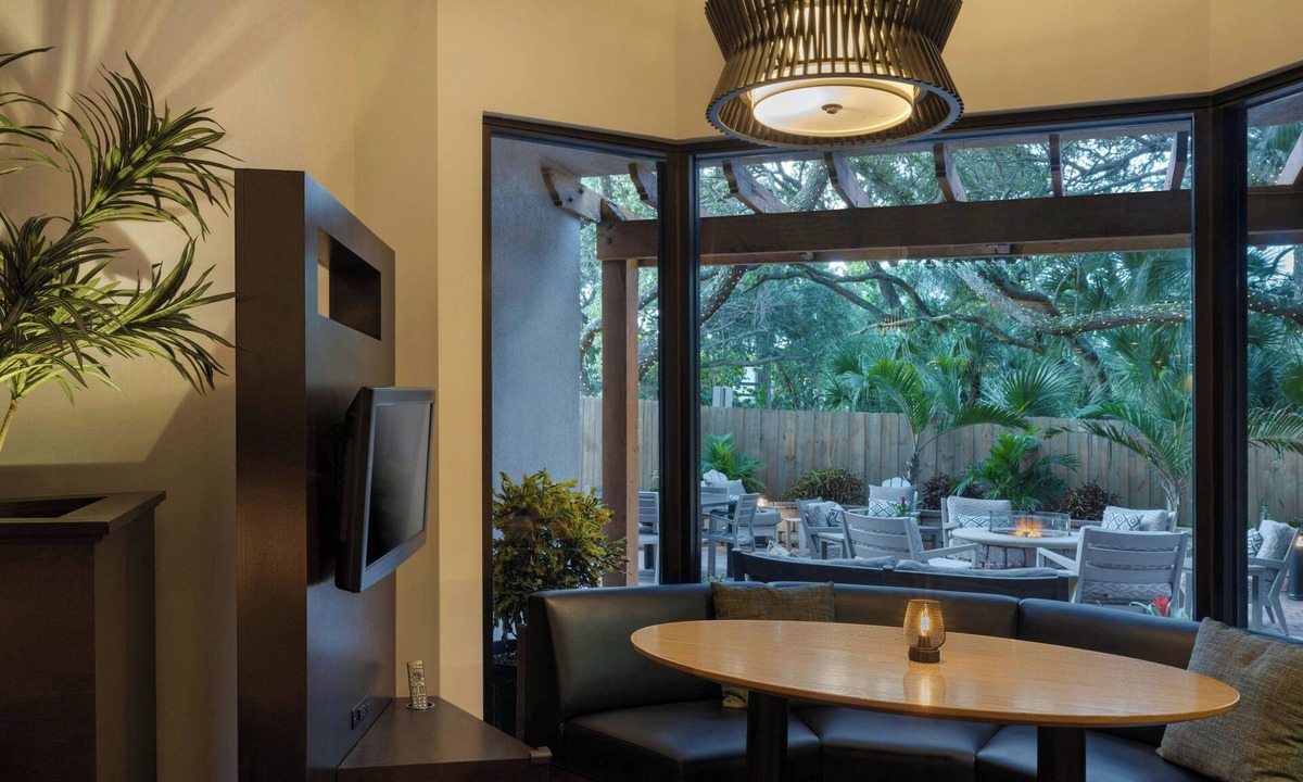 Cocoa Beach Hotel | Courtyard Cocoa Beach Cape Canaveral