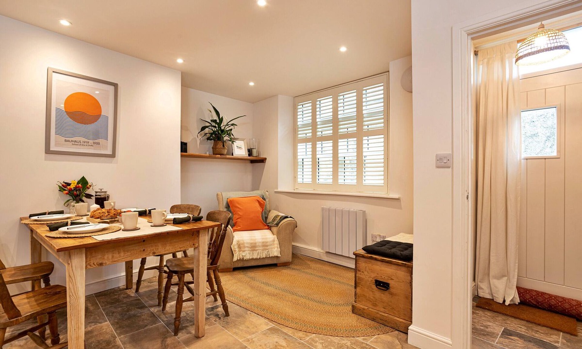 Kendal Ski Chalet | Courtyard Cottage