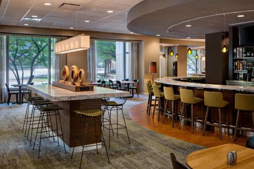 Downtown Hotel | Courtyard Grand Rapids Downtown