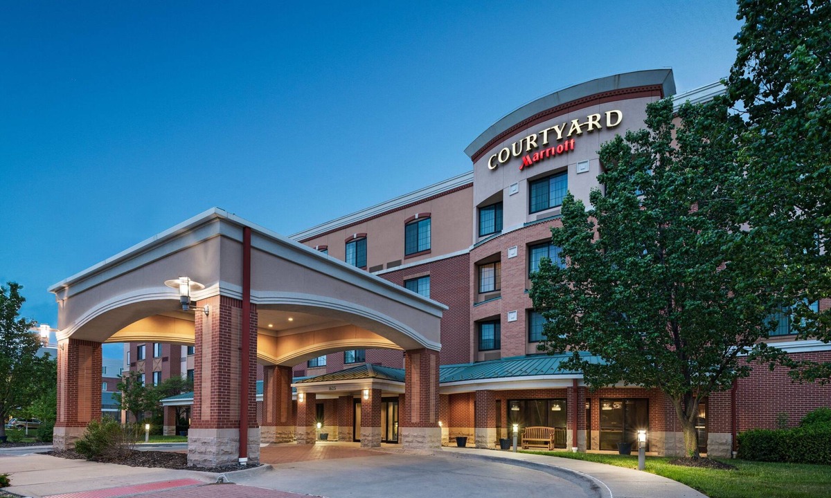 Aksarben - Elmwood Park Hotel | Courtyard Marriott Aksarben Village
