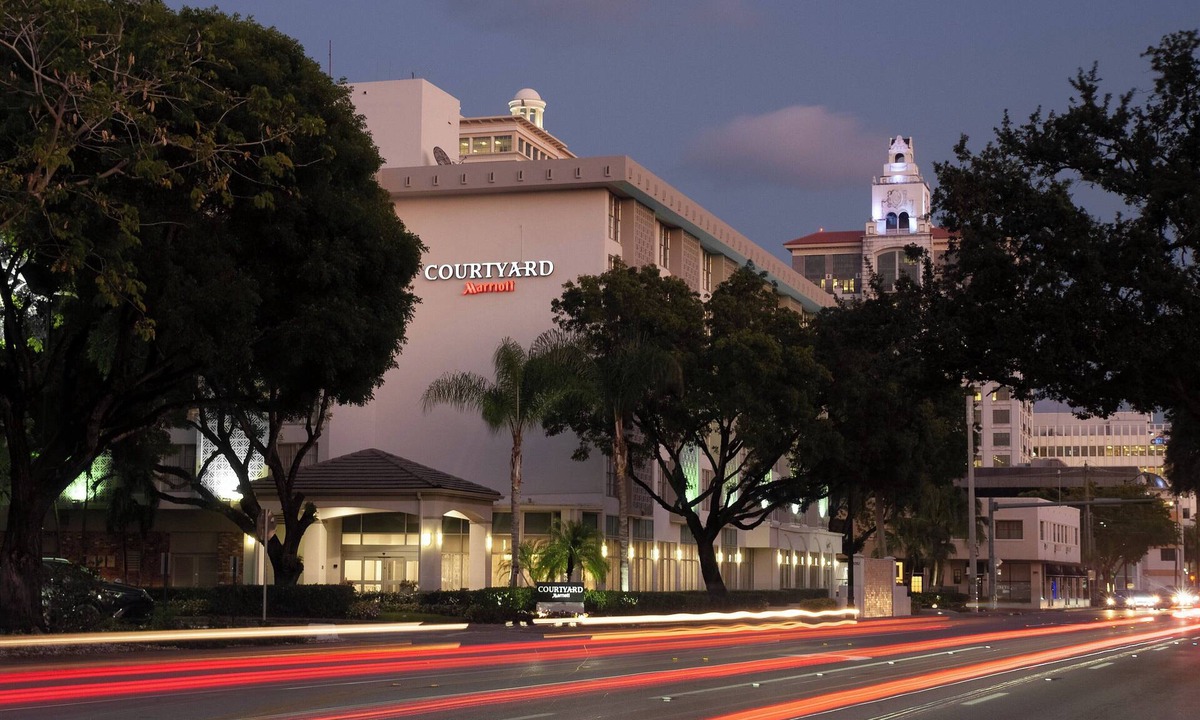 Coral Gables Section Hotel | Courtyard Miami in Coral Gables by Marriott