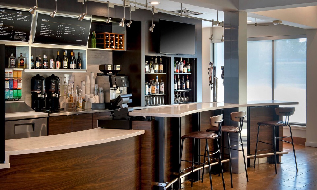 Wallingford Hotel | Courtyard New Haven Wallingford