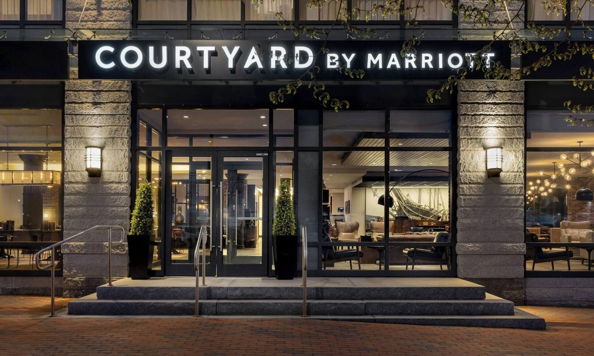 Downtown Portland Hotel | Courtyard Portland Downtown/Waterfront